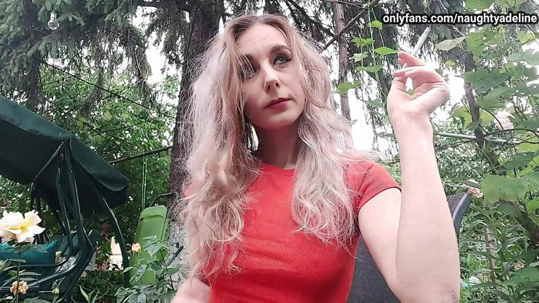 Naughty Adeline: Холодок и курение, игнорируя тебя