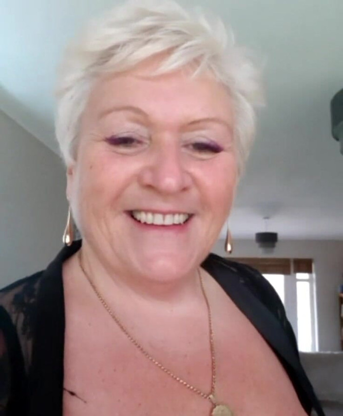 Uk Joolz: Cho bạn xem trang phục của tôi cho tối nay