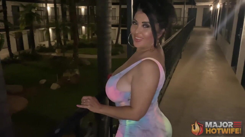 Rome Major Hot Wife: Romalı büyük ateşli evli kadın büyük zenci yarağı büyük götlü...