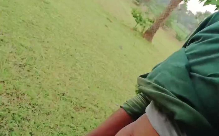 Wild Stud: Indian Boy Masturbating in a Garden and Gives Huge Cumshot