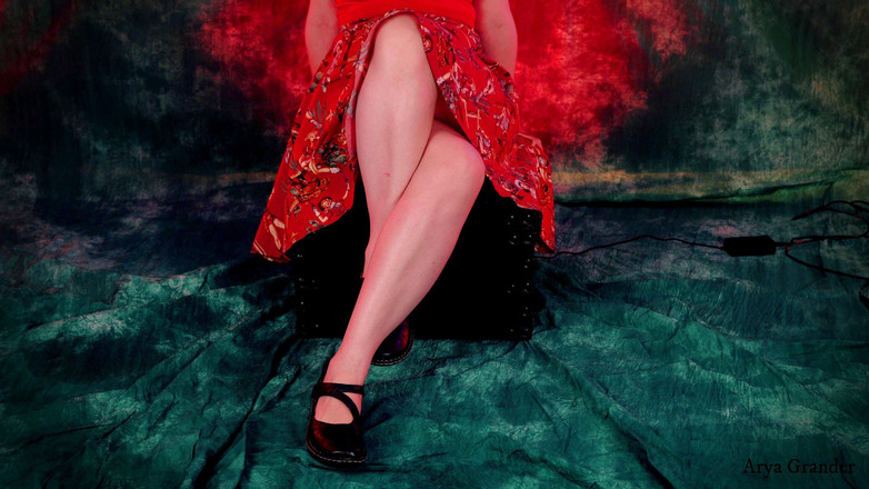 Arya Grander: Video cewek ini lagi asik muasin memeknya dua kali sambil...