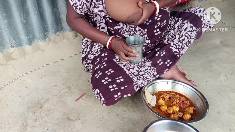 Chmeli1: Desi Bhabhi åt roti med kyckling och hade kul