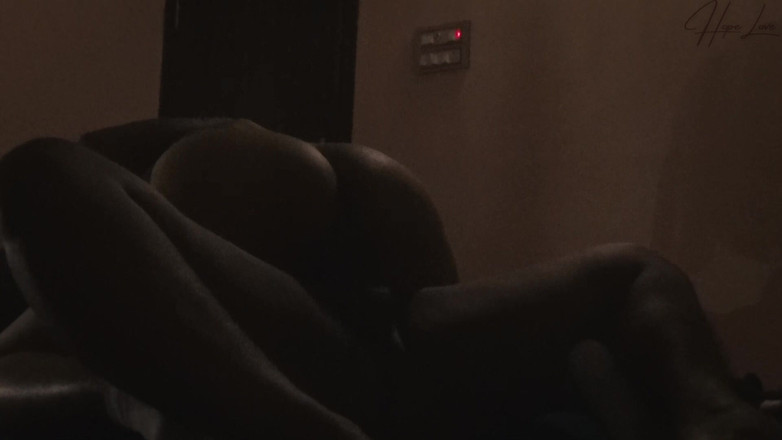 Hope Love: Une étudiante asiatique dévergondée baise avec son tuteur