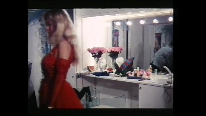 Rocco Siffredi and Friends: Două pule mari în cur și pizdă ejaculând în gura minunatei vedete porno...