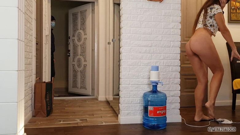 SweetButtocks: Prank Without Panties with a Delivery Guy