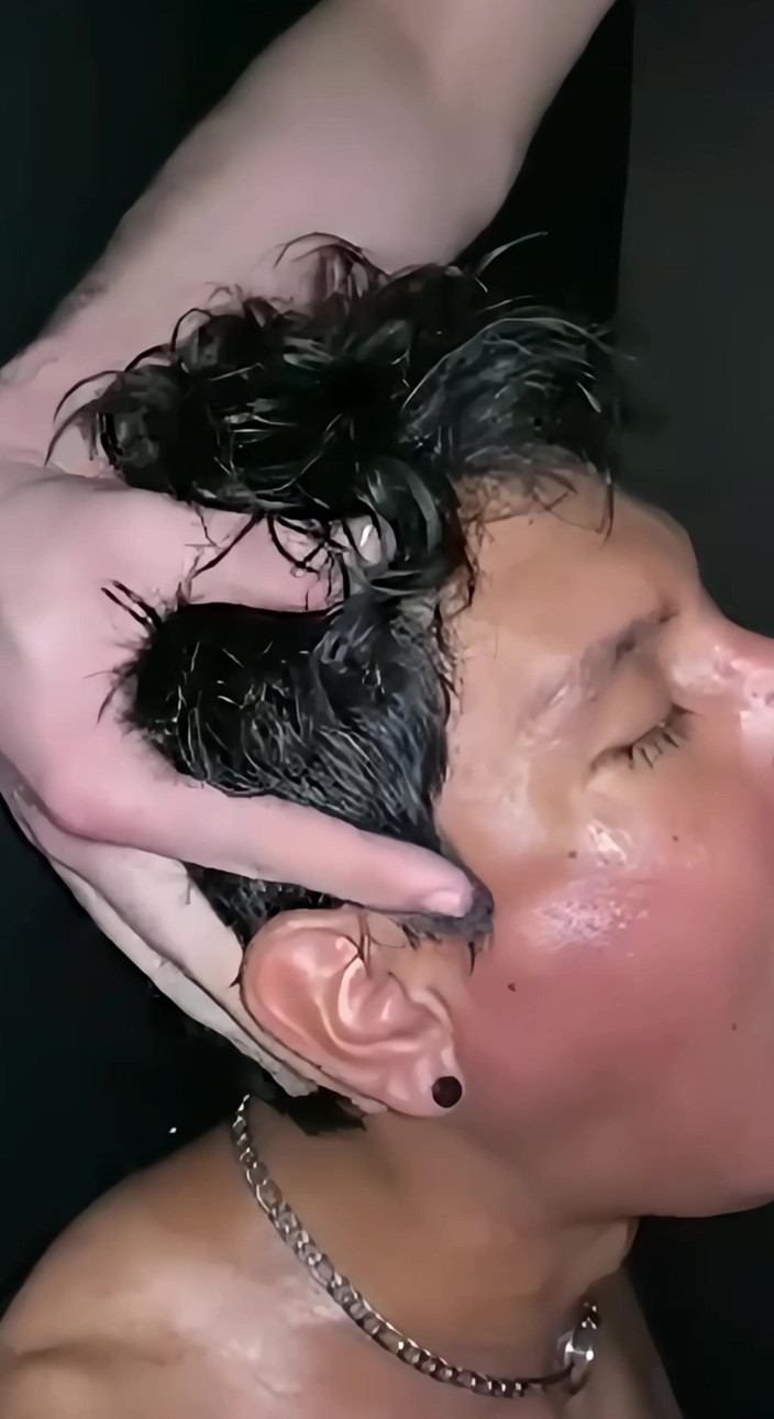 deepthroatec: Klečím a těším svého pána