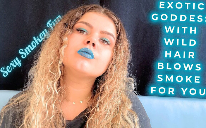 Your fantasy studio: 野生の髪のエキゾチックな女神があなたのために煙を吹き飛ばす