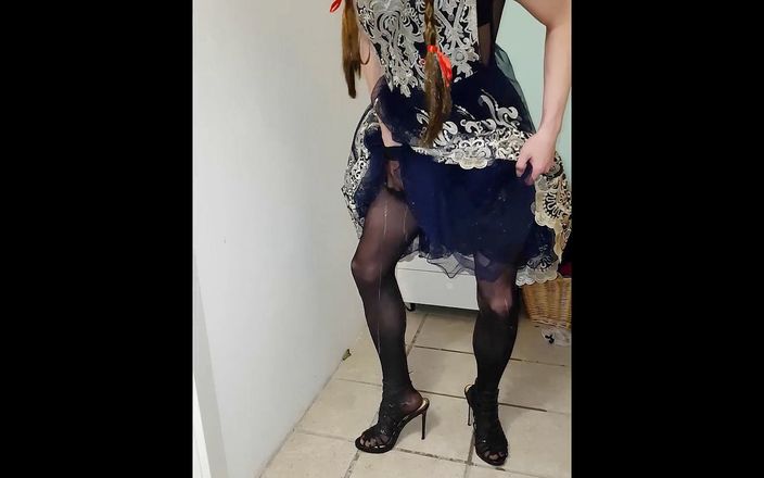 Trans and Cross-Dressers Feet: Tranny Helena Queen playing with her hard cock