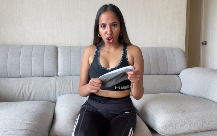 Goddess Alexa femdom: Edge pour sa demi-sœur, chaussettes en sueur exposées, jeu