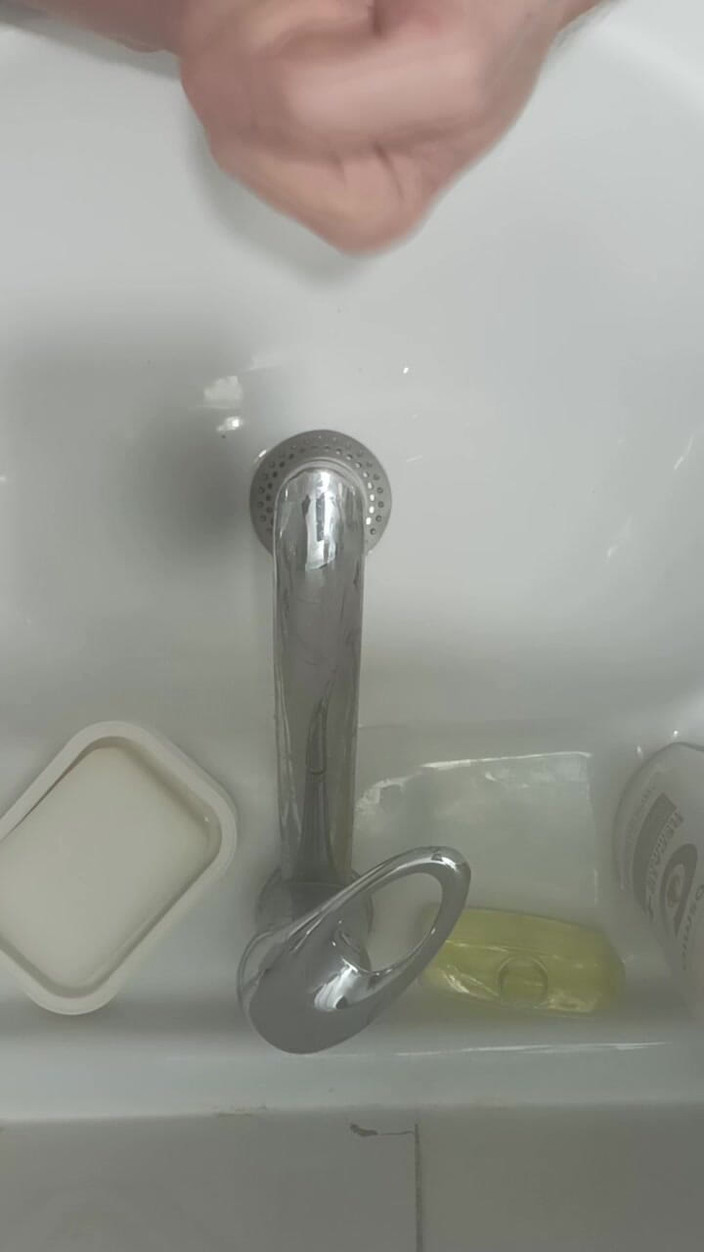 Sexaddicting123: Je baise au réveil et je fais une branlette