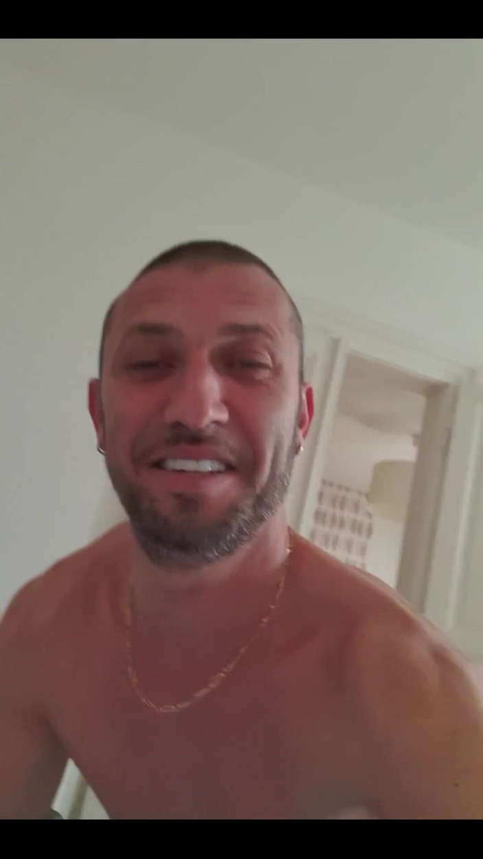 Boy jerking off: Buna dimineaţa