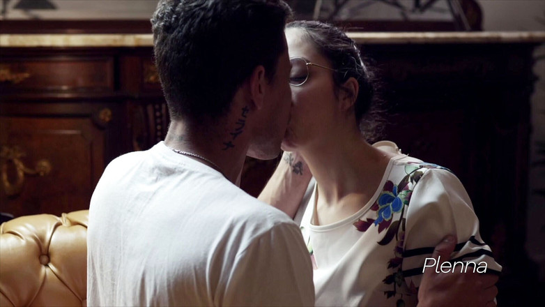 Plenna Filmes: Terapeuta este futută de pacientul ei