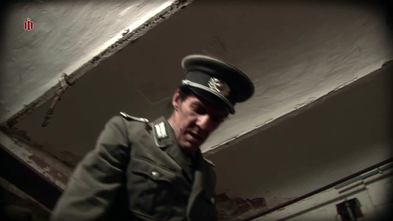 Inquisition and prison world: Akina - 亚洲女孩需要用屁股上的钩子清洁她的牢房