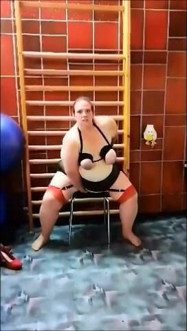 Nelle1276: BBW fucks monsterdildo