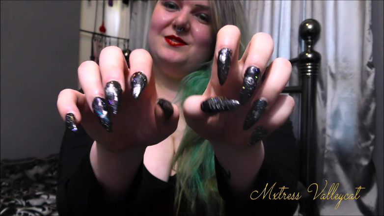 Mxtress Valleycat: Sci-Fi nails tease