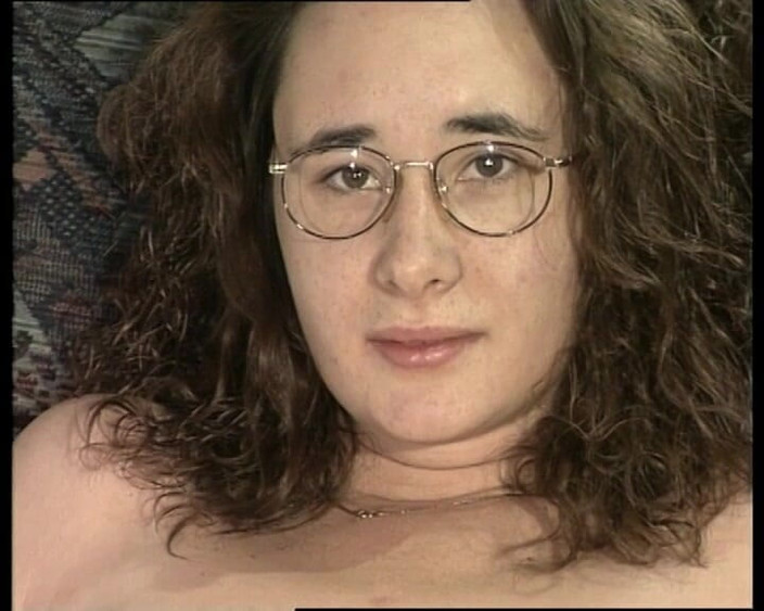 YOUR FIRST PORN: Hairy Lisa non osa più mostrare Softclip