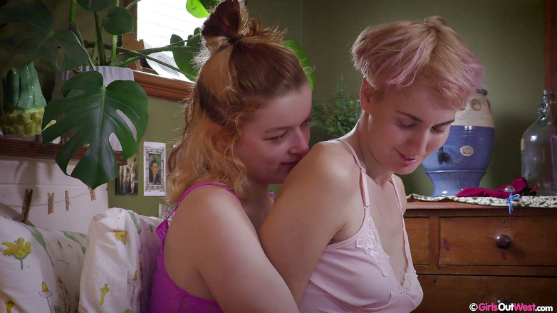 Girls Out West: Lesbiche pelose Jessie e Ray giocano con plug anale e...