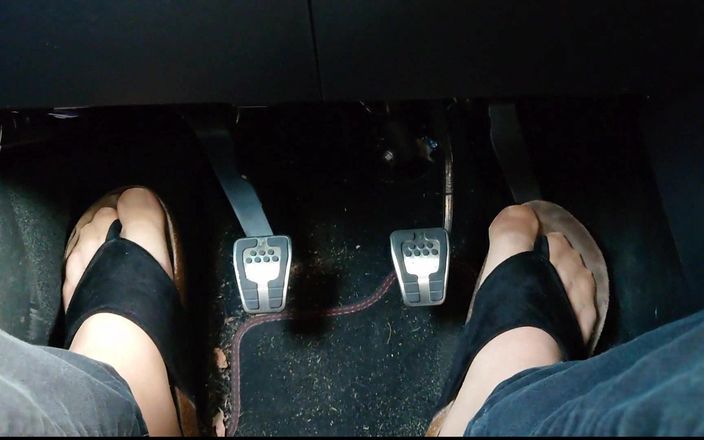 Carmen_Nylonjunge: Pedal Pumping in Slippers ** Nylonfeet **