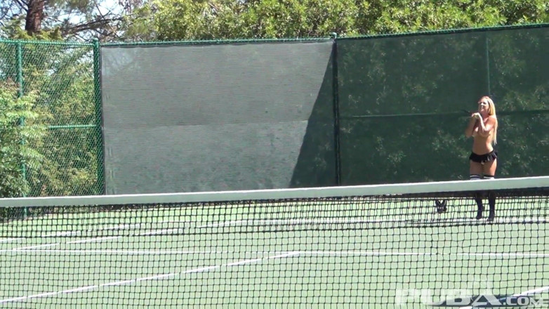 PUBA: Hot babes on the tennis court