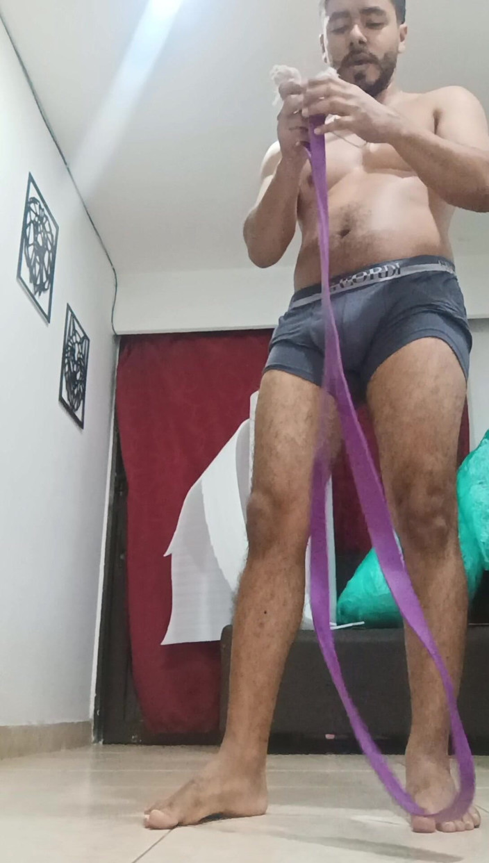 Tommhot: Seksi kıllı latin evde egzersiz yapıyor