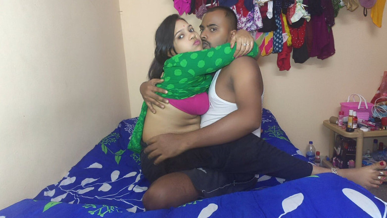 Sona bhabhi: हॉट भारतीय सौतेली बहन और सौतेला भाई पूरा नग्न रोमांस चुंबन और स्तन प्रेस गांड चूसने वाला सेक्स वीडियो