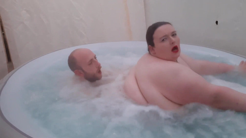 SSBBWLadyBrads: 핫한 욕조에서 자지를 타는 3부