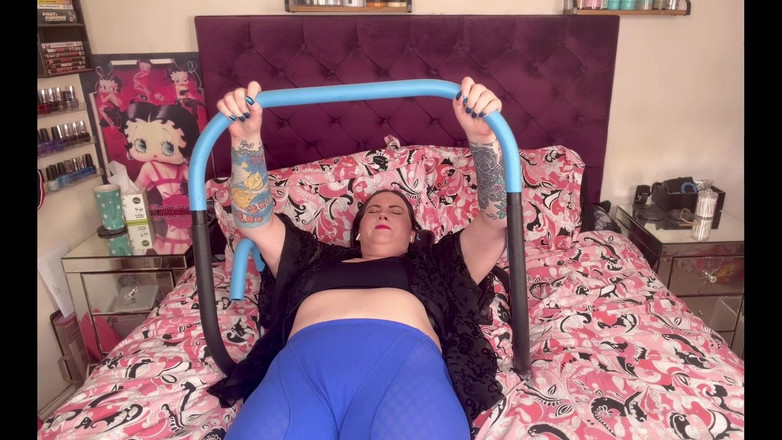 MissFFW: Senhorita Ffw trabalha para se tornar uma "puta magra e má