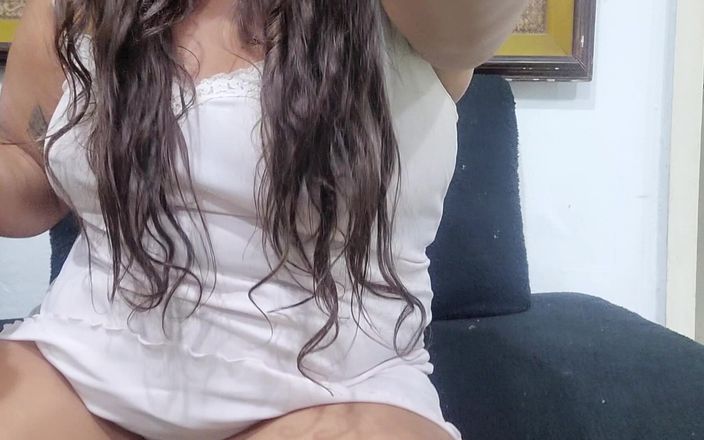 Paty Bumbum: Aku masukin pisang ke dalam memek aduhaiku