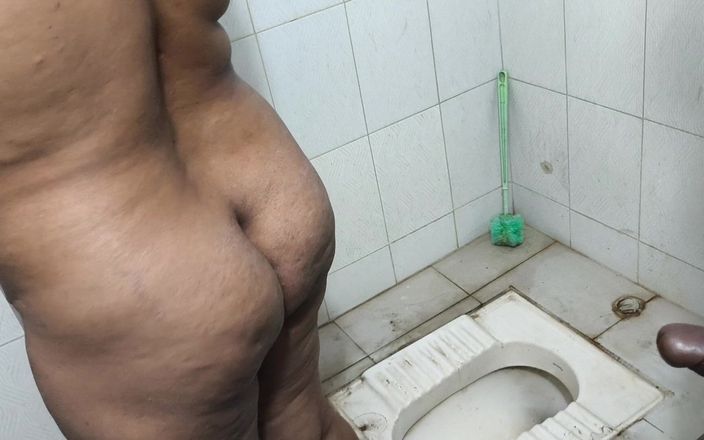 Safi Sexy: Vedo mia zia andare in bagno a pisciare, ma l'ho...