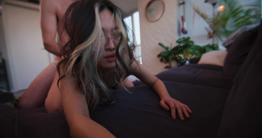 TheMindofTommy: Нахилив нову дівчину над моїм диваном