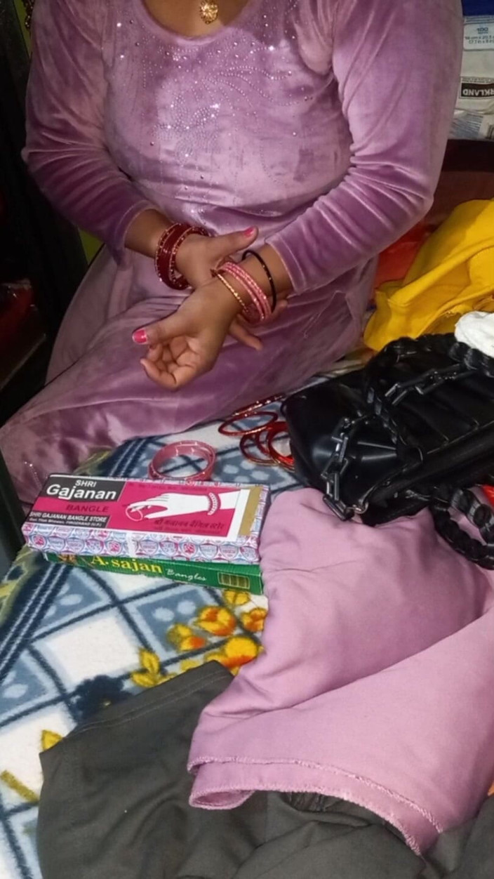 Manjushukla: Panjabi Bhabhi nadat ze van jurk heeft veranderd.