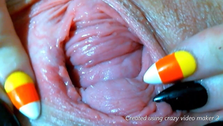 MarieSterling: Gaping my pussy open for you