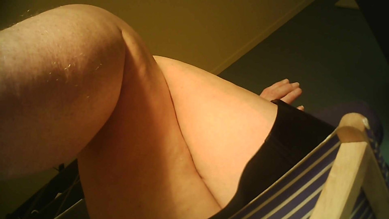 MisS Angel: Extreme calf jiggle from down under