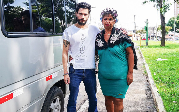 MaturePickup: Dikke buik oma's eerste anale trio in een busje