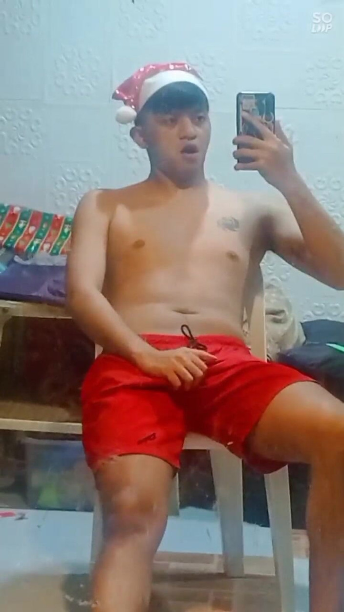 Rent A Gay Productions: Santas Wanking helper inc. वीर्य खा रही है