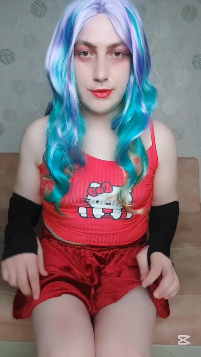 Kitty_Cross: bbw 金发femboy 模特角色扮演者