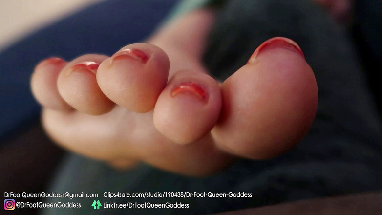 Dr. Foot Queen Goddess: Sofa santai kaki bagian 5