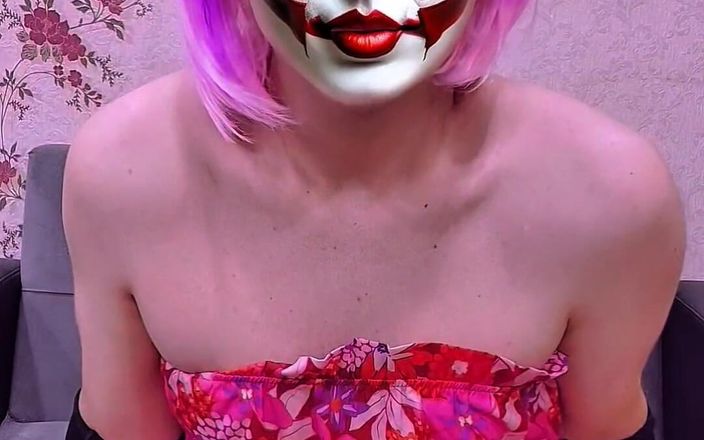 Kitty_Cross: Sexig clown couture: heta underkläder och söt smink