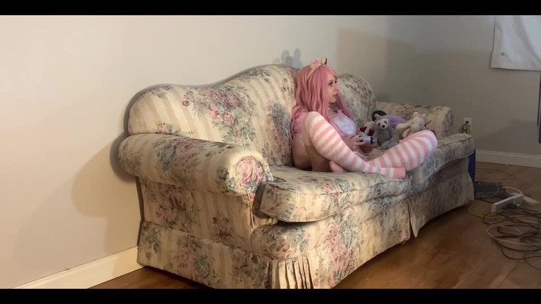 EmoDream1998: 继女被困在圣诞树下，让她的屁股被继父吃掉并被性交