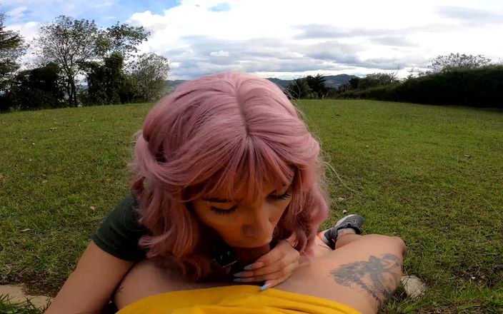 DaniClark: Meu amigo me dá um grande boquete de garganta profunda...
