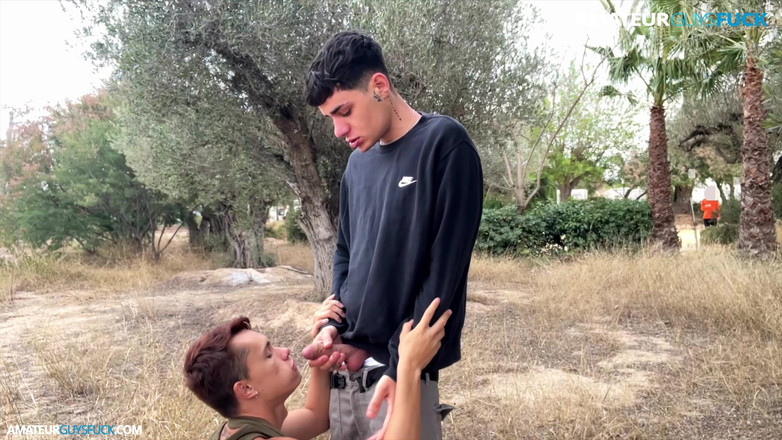 Amateur Guys Fuck: Agf saya berseronok dengan kawan saya di padang. Adakah mereka...