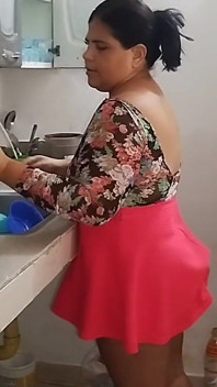 Big Assed Stepmother Thirsty for a Good Cock Ends up Fucking Her Stepson´s Friend