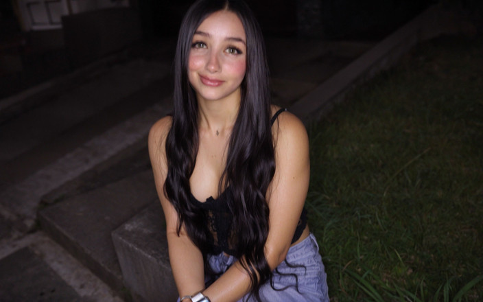 Drilled: 第一人称视角 - 在街上漫步寻找可爱的女孩