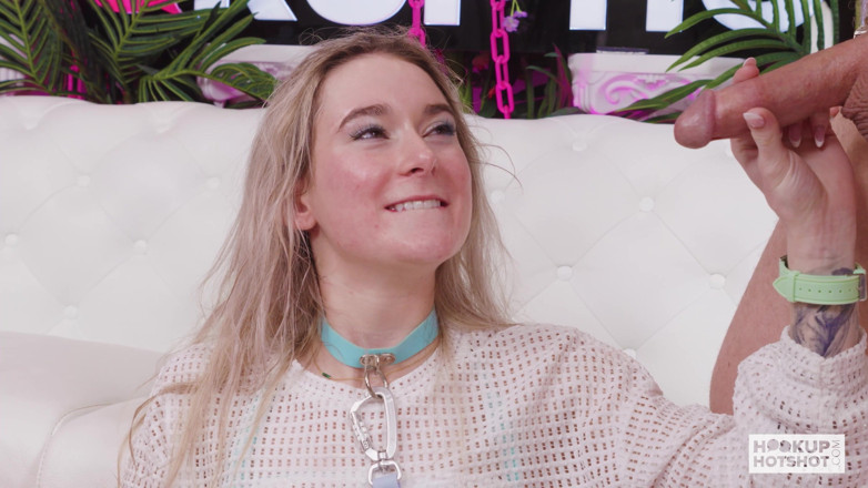 Hookup Hotshot: Stunning Thea Summers Can't Get Enough Hardcore Oral Sex!