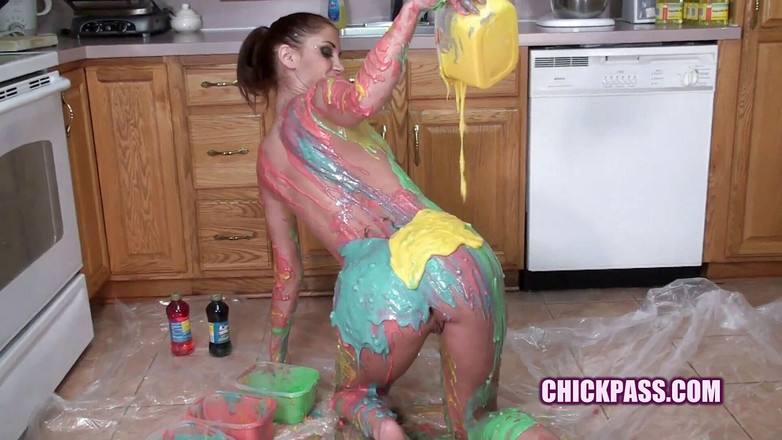 ChickPass Amateurs: Autumn Bodell用蛋糕糊弄自己