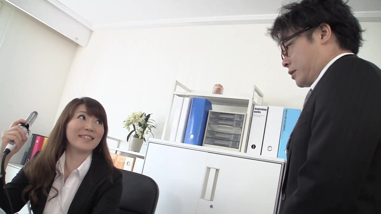 Raptor Inc: 섹시한 섹션 수석, 사무실에서 널 따먹을거야, 너의 자지를 빌려줘, 난 널 숙녀들 따먹을거야!