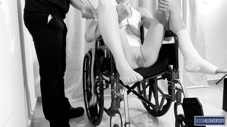 Bdsmlovers91: Ciemność jest kwestią punktu widzenia - niewola na wózku inwalidzkim