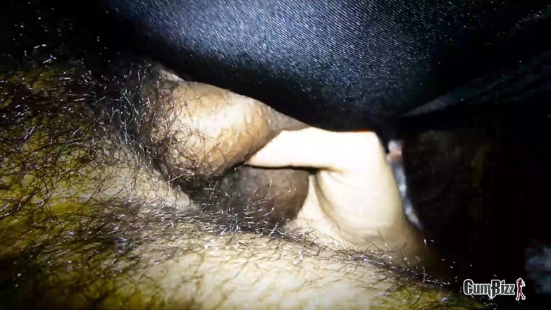 Cumbizz: Шаловливая тинка и большой черный член