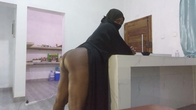 BMCs: J’adore baiser une salope musulmane en hijab en sortant de...