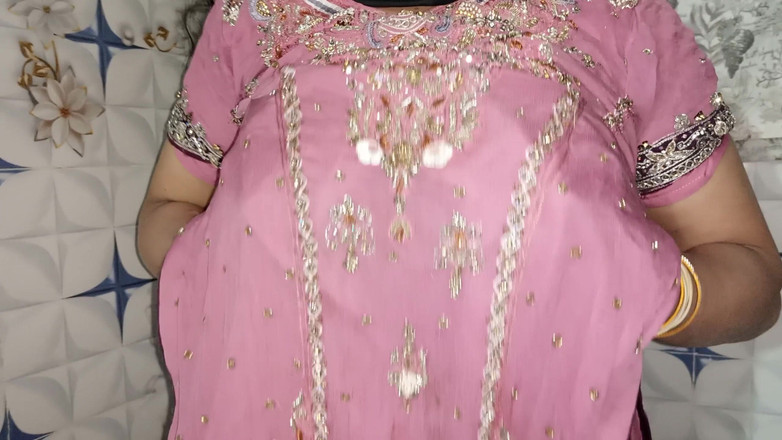 Netu: Chị dâu Ấn Độ thích móc cua đi tiểu và phun nước